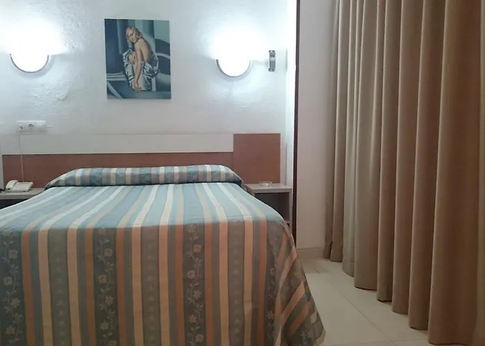 ペンション テルミナル 4* マラガ