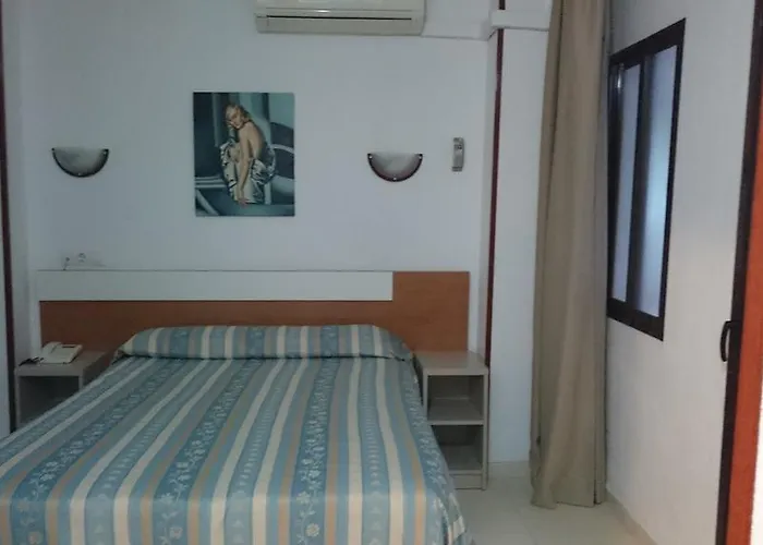 ペンション テルミナル ゲストハウス マラガ