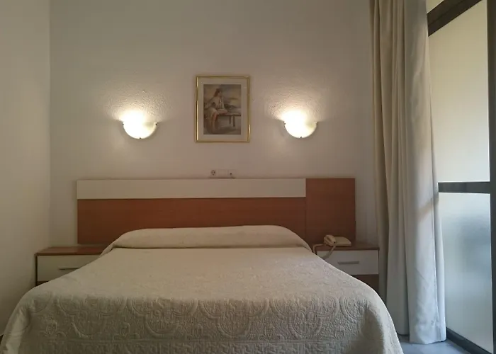 ゲストハウス ペンション テルミナル マラガ