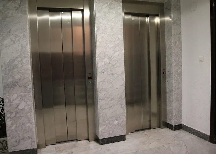 ペンション テルミナル ゲストハウス マラガ